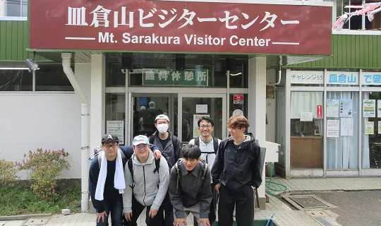 集団行動を通して協調性と絆を深めるための登山研修